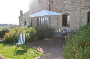 Apartment with private garden in Tuscany Asciano